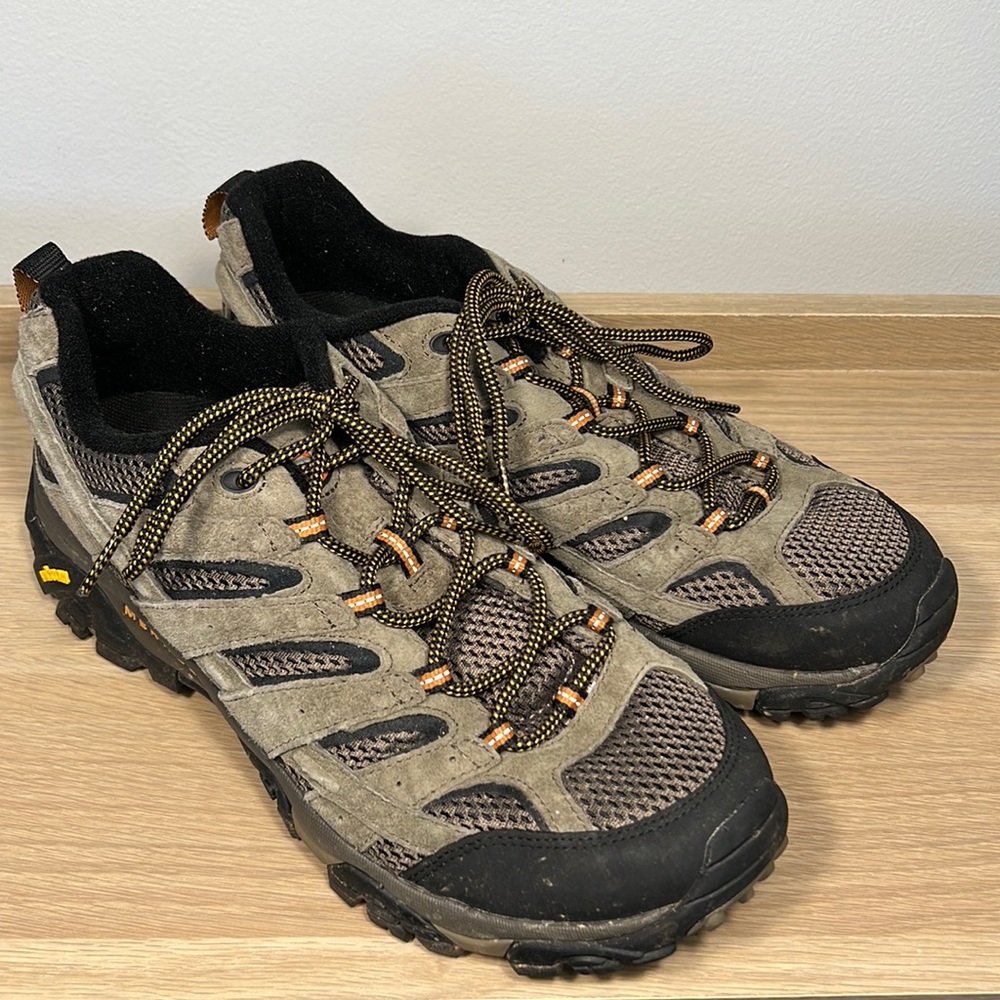 Worn for one hiking trip! Merrell trail shoes sneakers size 10.5 no box dirty